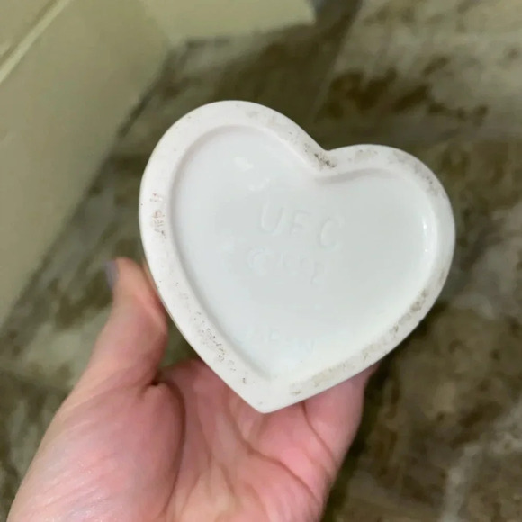 Homemade UFC Brand White Heart Shaped Vase Made in 1982 Japan with Gold Rim Rare - Picture 9 of 13